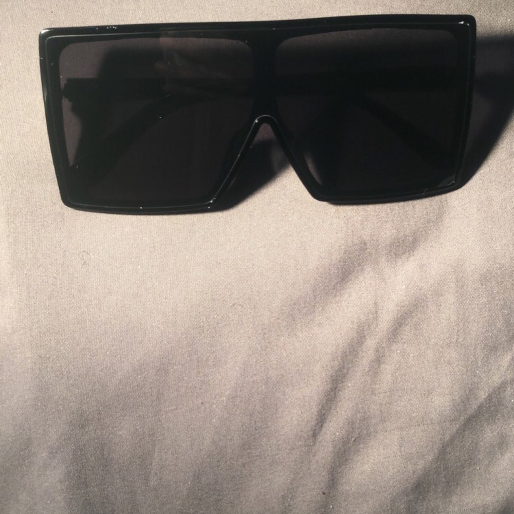 BLACK OUT SUMMER SHADES